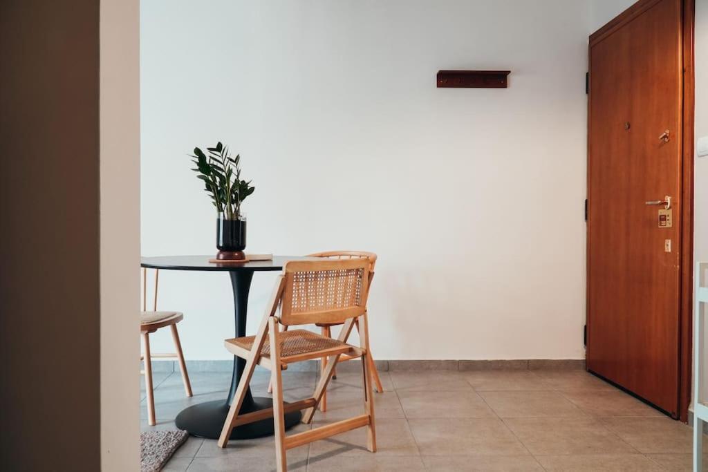 Charming Apartment In Keramikos Афины Экстерьер фото